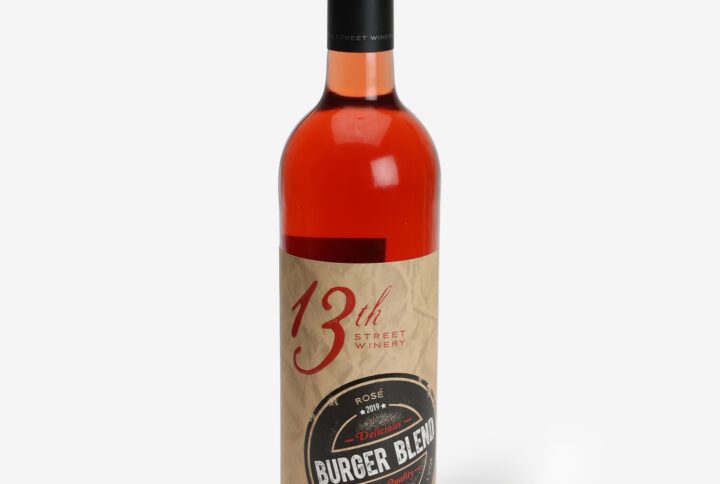 Forsiden af en flaske Burger Blend Rosé 2019 fra 13th Street Winery